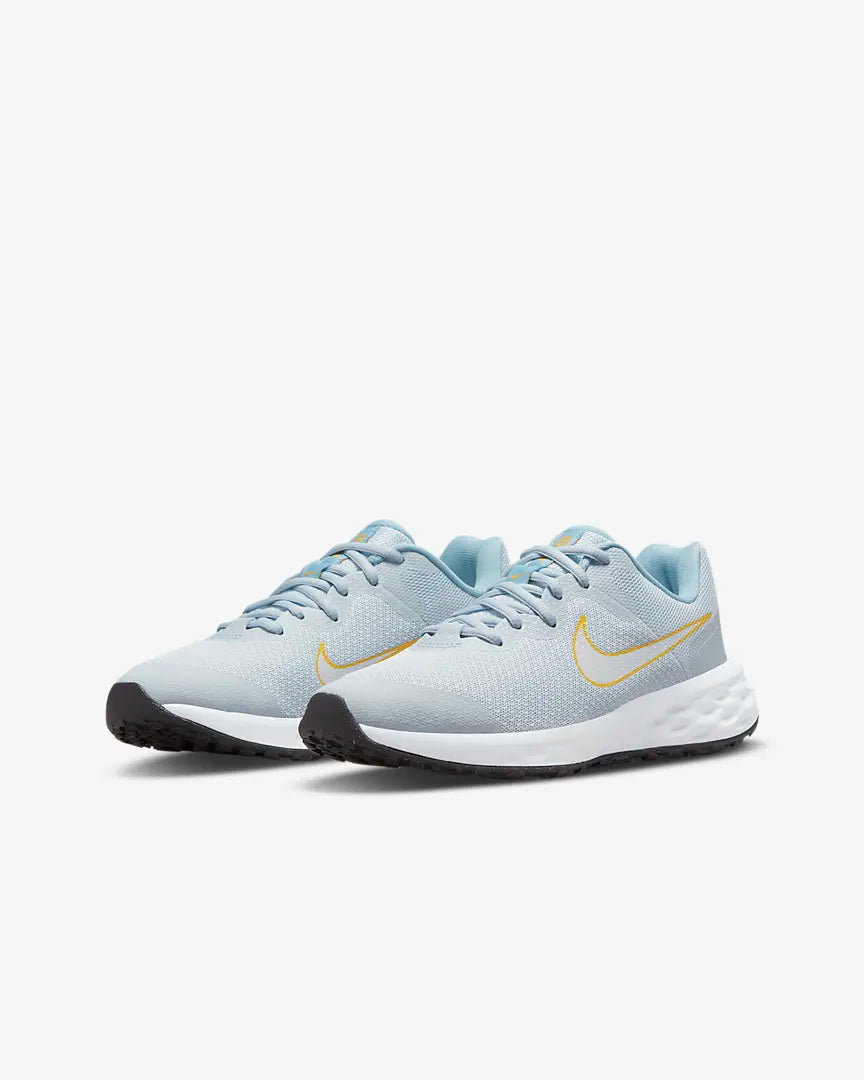 Nike Revolution 6