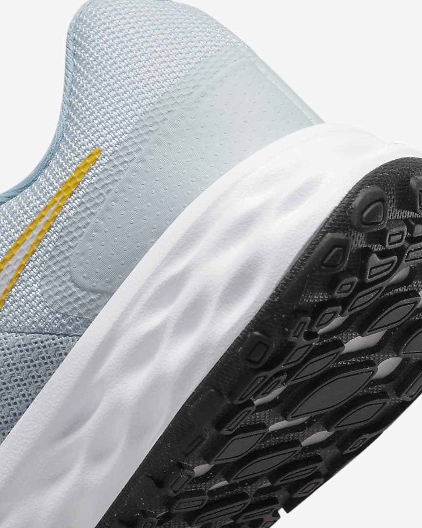 Nike Revolution 6